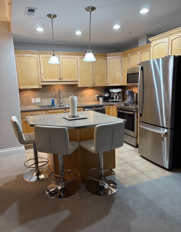 2 Bedrooms Bedrooms, ,2 BathroomsBathrooms,Apartment,For Rent,0,1159